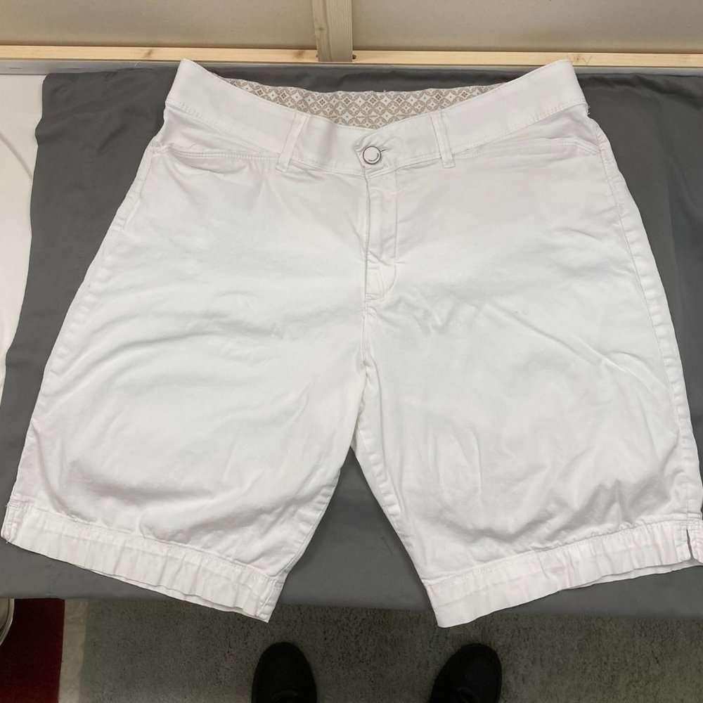 Lee Platinum Label, Women's white casual shorts, size 14 medium